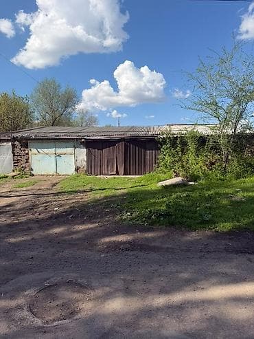 Гараж-бокс с подсобным помещением - Металлический гараж в ряду