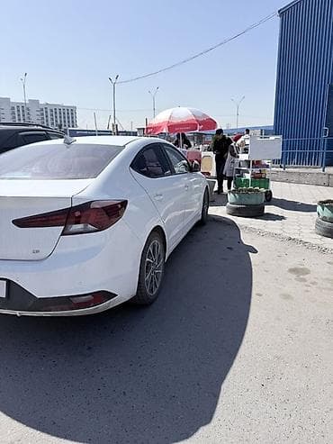 Транспорт: Hyundai Elantra: 2018 г., 2 л, Бензин, Седан — 4