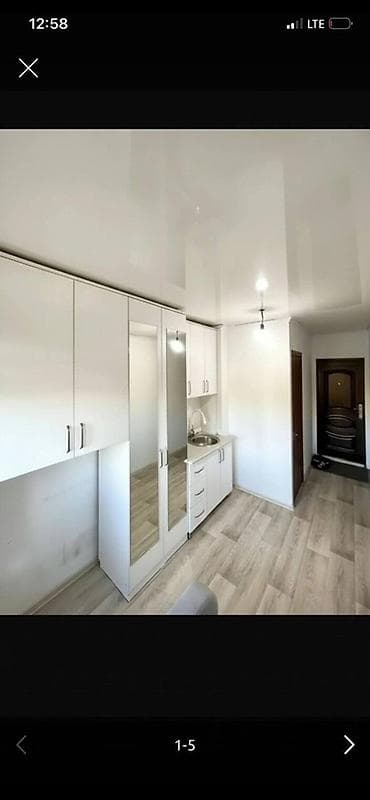 Студия с отдельным входом. Планировка и оснащение: - Жилая комната с