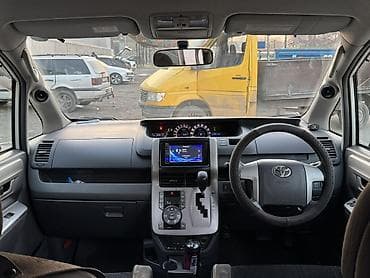 вокси ноах: Toyota Noah: 2008 г., 2 л, Вариатор, Бензин, Минивэн — 8