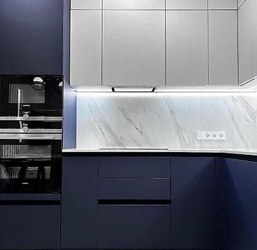 голубая кухонная мебель: Кухонный гарнитур, Новый, цвет - Синий, МДФ — 2