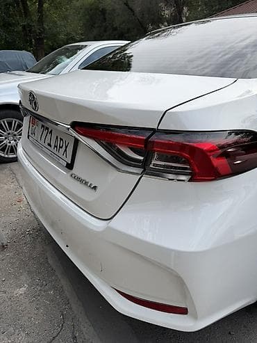 Toyota Corolla: 2021 г., 1.8 л, Вариатор, Гибрид, Седан — 3