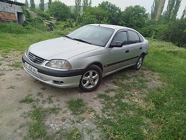 Toyota Avensis: 2002 г., 1.8 л, Механика, Бензин, Лифтбек