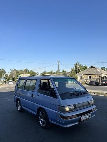 daf 75: Mitsubishi Delica: 1993 г., Минивэн — 1
