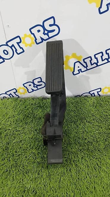 Mercedes-Benz W211, педаль газа