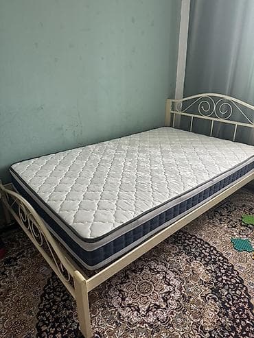Мебель: Полутороспальная кровать, Материал каркаса: Металл, Б/у, длина - 200 см, Ширина: 120 см — 1