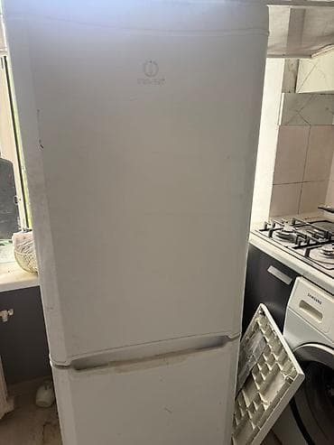 морозиль: Холодильник Indesit, Б/у, Двухкамерный — 1