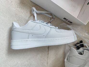 обувь 35 размера: Продаю nike 
Цена договорная — 5