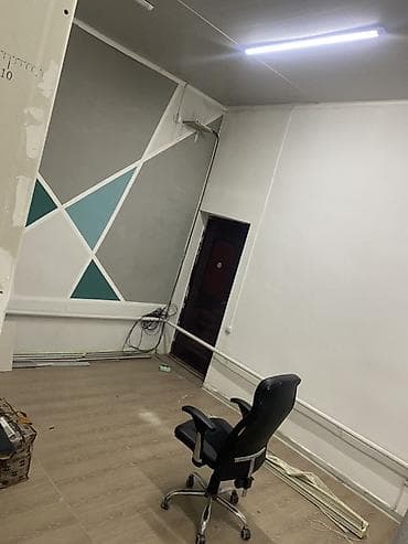 барбер: Небольшое нежилое помещение под офис/услуги. Адрес: Исанова Жибек Жолу — 4