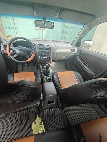 lada car: Toyota Avensis: 1999 г., 1.8 л, Механика, Бензин, Хэтчбэк — 6