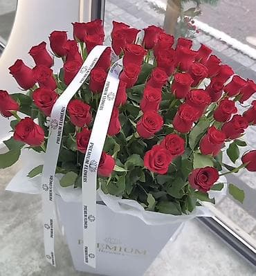 цветы лотоса купить: Букет из красных роз в фирменной коробке Premium Flowers. Своя цена — 3