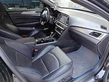 авто левый руль: Черный седан бизнес-класса с выразительным спортивным обликом — 9