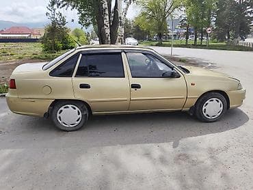 avensis 2001: Daewoo Nexia: 2010 г., Седан — 4
