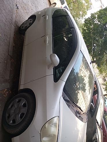 mazda 323 f: Honda Fit: 2002 г., 1.3 л, Автомат, Бензин, Хэтчбэк — 2