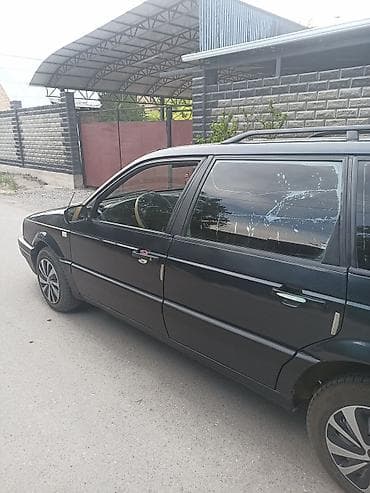 Volkswagen Passat Variant: 1990 г., 1.8 л, Механика, Бензин, Универсал
