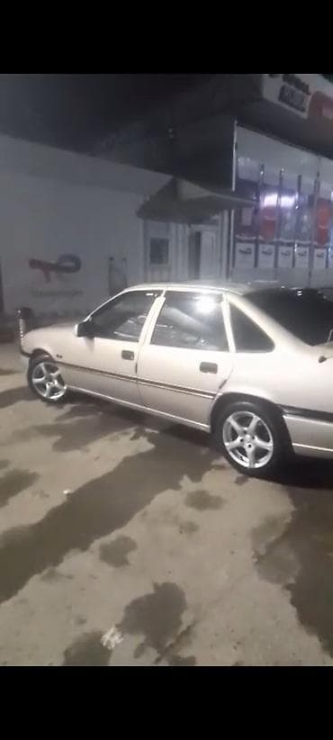 Opel Vectra: 2020 г., Седан