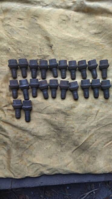 набор ключей в чемодане цена: Продаю комплект болтов на Мерседес, 22 шт, короткие, на 17 головку — 6
