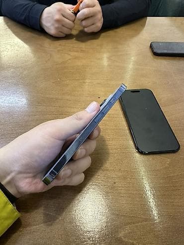 honor 7c: IPhone 13 Pro, Б/у, 256 ГБ, Голубой, Чехол, 85 % — 10