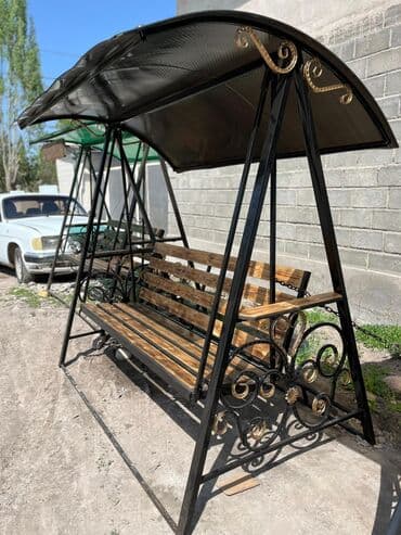 Садовые качели Металл, Со спинкой, С крышей at lalafo.kg Садовые качели Металл, Со спинкой, С крышей