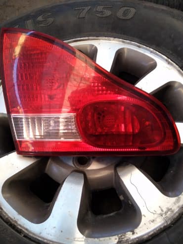 задный фар: Тайота ипсум правый стоп — 1