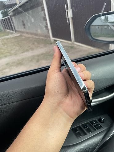 tab s 8: Samsung Galaxy S22 — 4