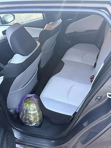 Унаа сатуу: Toyota Prius: 2018 г., 1.8 л, Гибрид, Хетчбек — 10
