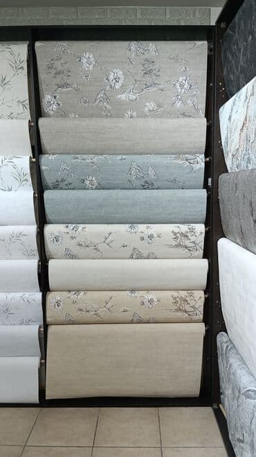 пленки для аквапринта: Представлены образцы обоев с различными дизайнами, включая однотонные — 2