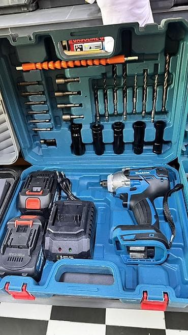 динамометричский ключ: Аккумуляторный ударный гайковерт Makita в чемодане с комплектом — 2