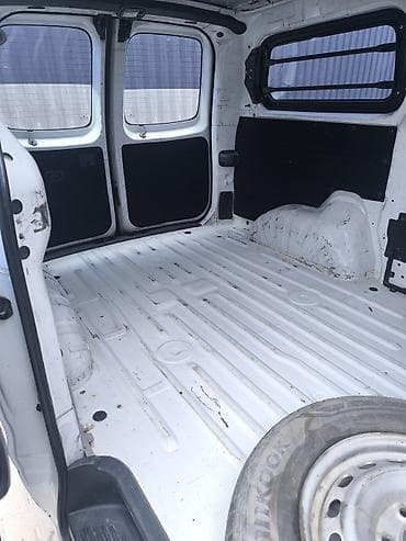 ми 10 с: Hyundai H-1 (Starex) фургон, белый цвет, кузов длинный. Особенности — 4