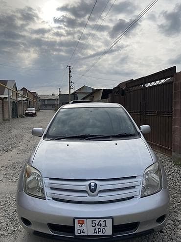 Toyota Ist: 2003 г., 1.3 л, Автомат, Бензин, Хетчбек