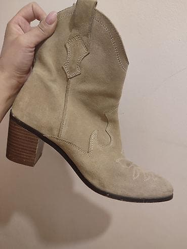 Прокат одежды: Кеды женские, 2 пары. 1) Белые кожаные кеды: - Минималистичный — 5