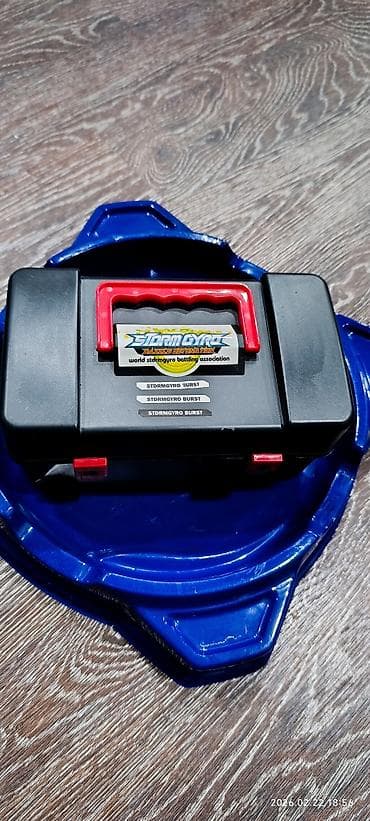 заказать бейблейд: Набор бейблейдов в чемоданчике б/у с ареной. Сам набор брали около — 3