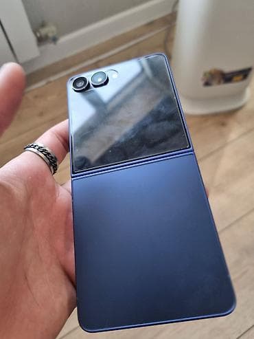 необычные телефоны: Samsung Galaxy Z Flip7, с коробкой. Характеристики и особенности: - — 6