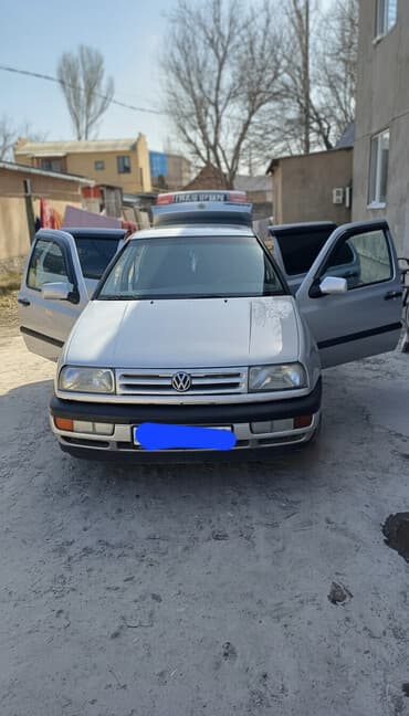 Volkswagen Vento: 1994 г., 1.8 л, Механика, Бензин, Седан