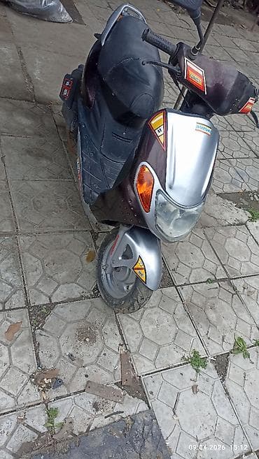 Продаю скутер SUZUKI не заводится долго стоит,аккумулятора