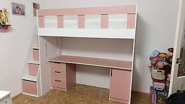 лофт мебели: Кровать-чердак, выполненная в светлых тонах с розовыми вставками — 2