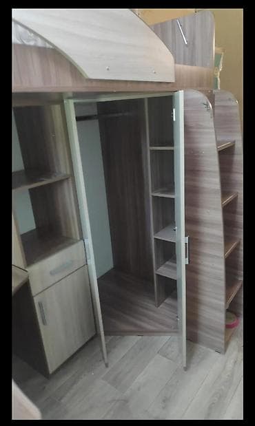 Балдардын кийим-кечелери жана бут кийимдери: Продаю кровать 
в хорошем состоянии
цена 23 000с 
самовывоз — 3