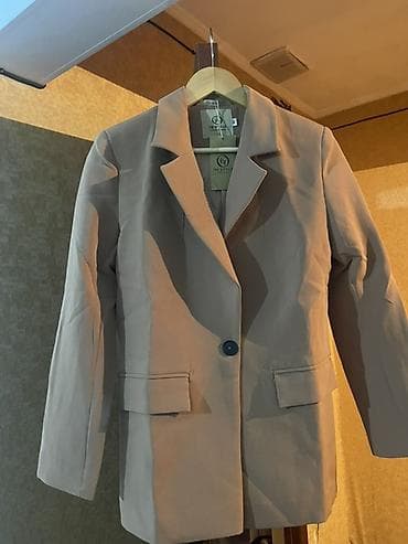 пальто пиджак: Женский базовый жакет прямого кроя - Фасон: удлинённый однобортный — 4