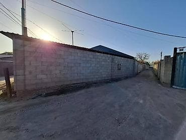 первомая: 🏡 Продаётся дом в г. Бишкек, Первомайский р-н (Киркомстром) 📐 94 м² | — 3