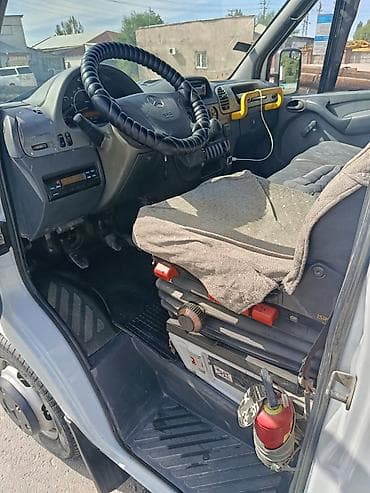 четырехколесный скутер с кабиной: Mercedes-Benz Спринтер: 2004 г., 2.7 л, Механика, Дизель, Фургон — 5