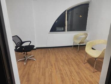 дома под офис: Площадь Ала-Тоо Сдается помещение под офис Площадь: 11м2 Этаж: 2 — 1