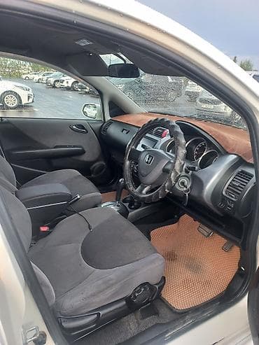 range rover 2002: Honda Fit: 2003 г., 1.3 л, Вариатор, Бензин, Хэтчбэк — 5