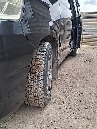 Toyota Noah: 2004 г., 2 л, Автомат, Бензин, Минивэн — 10