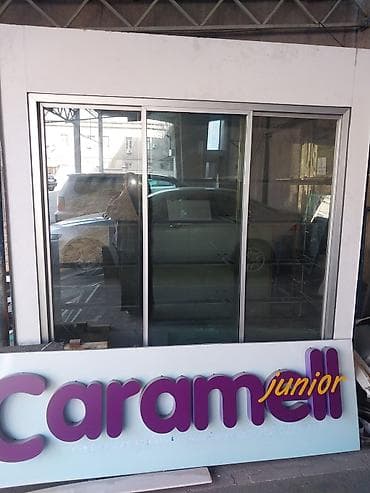 акорт левый руль: Раздвижная алюминиевая витрина/перегородка с остеклением. 3 дверный — 1