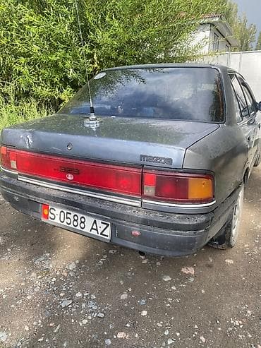 авто жак: Mazda 323: 1989 г., 1.5 л, Кол менен иштөөчү, Бензин, Седан — 4