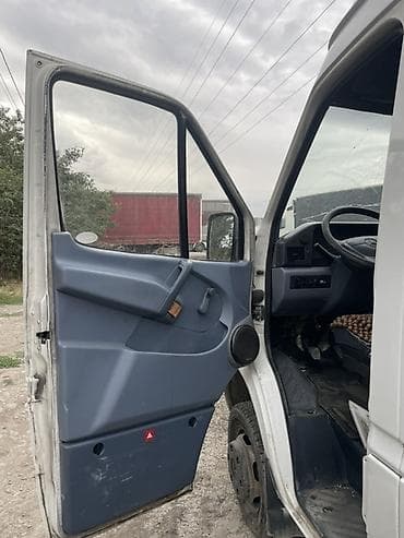 эшка донголок: Mercedes-Benz Sprinter (первое поколение, длинная база, высокий — 8