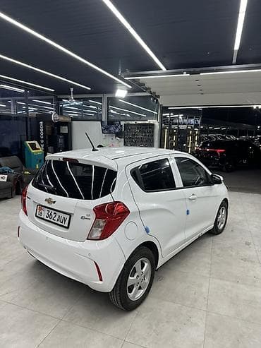 70 сом: Chevrolet Spark: 2017 г., 1 л, Автомат, Бензин, Хетчбек — 2