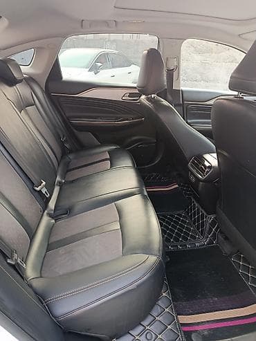 дефлектор для кондиционеров: Просторный 5-местный кроссовер с современным салоном и панорамной — 3