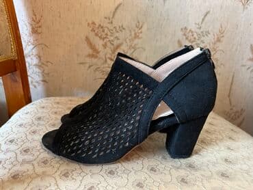 Босоножки 38 размер, все целое