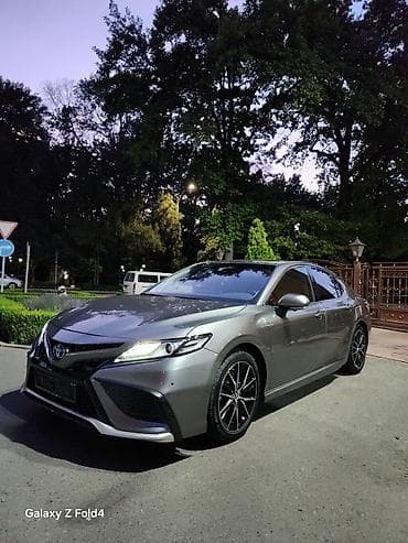 jac t9: Toyota Camry: 2022 г., 2.5 л, Вариатор, Гибрид, Седан — 1